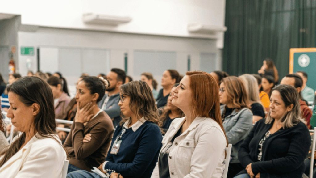 אילו סדנאות והרצאות בינה מלאכותית יש למנהלים?